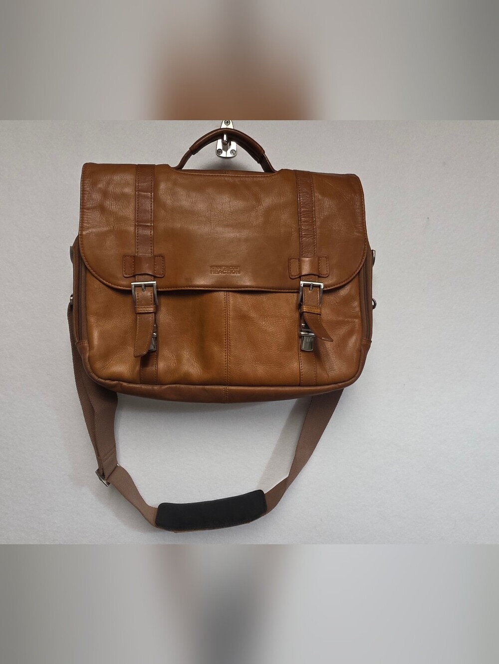 Kenneth Cole Reaction Show Business Tan Leather Messenger Bag